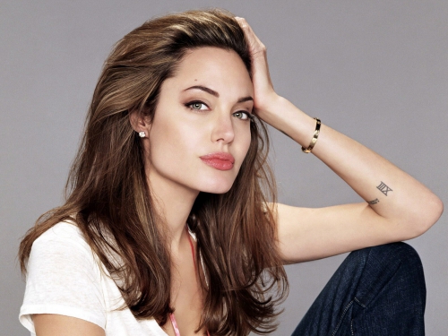 Angelina Jolie HQ Wallpapers Pack 2010 (40 wallpapers)