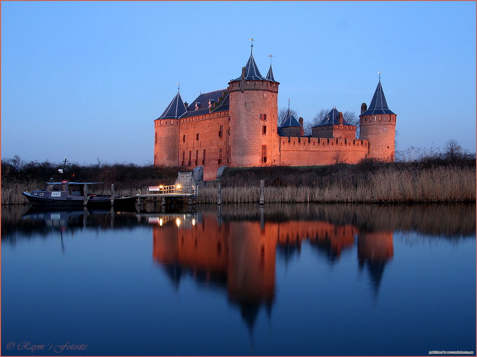 Castle down. Замок Маудерслот Голландия. Замки Голландии мёйдерслот. Замок Мюйдерслот, Нидерланды. Замок Мейдерслот Castle Muiderslot Голландия.