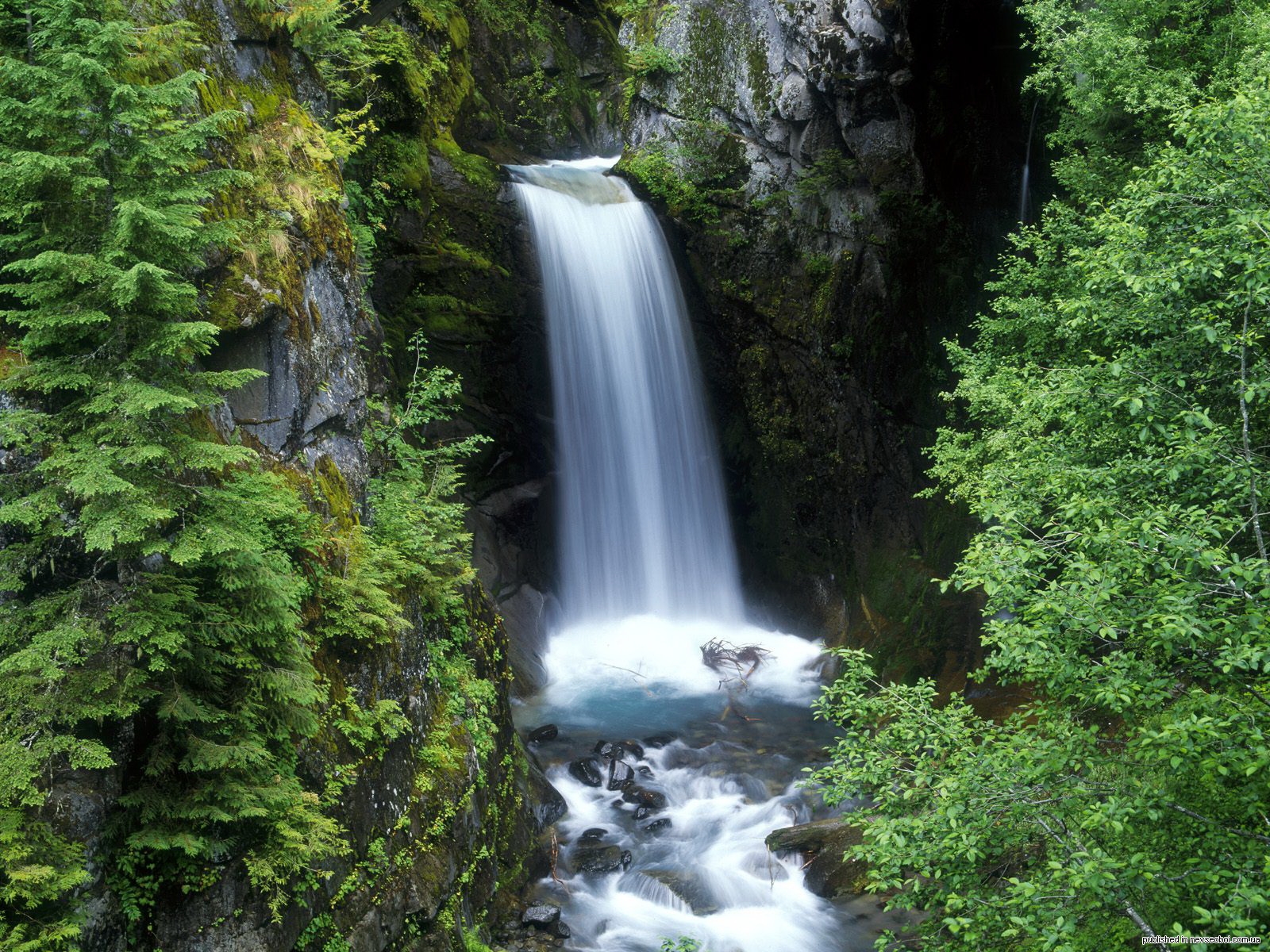 Mountain falls. Водопады Telaga tujuh. Air Terjun водопад. Водопад савица Словения. Водопад Мосбрей, США.