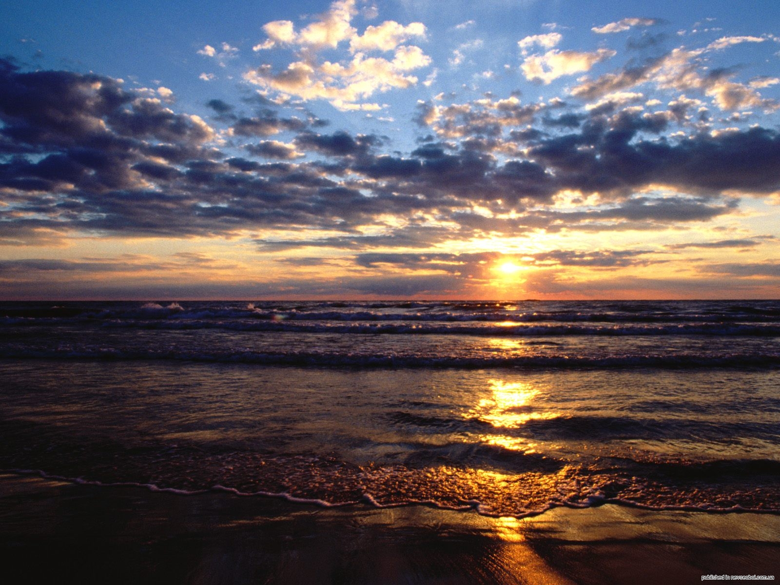 Evening. Красивый закат. Закат на море. Море вечер закат. Закат на озере Мичиган.