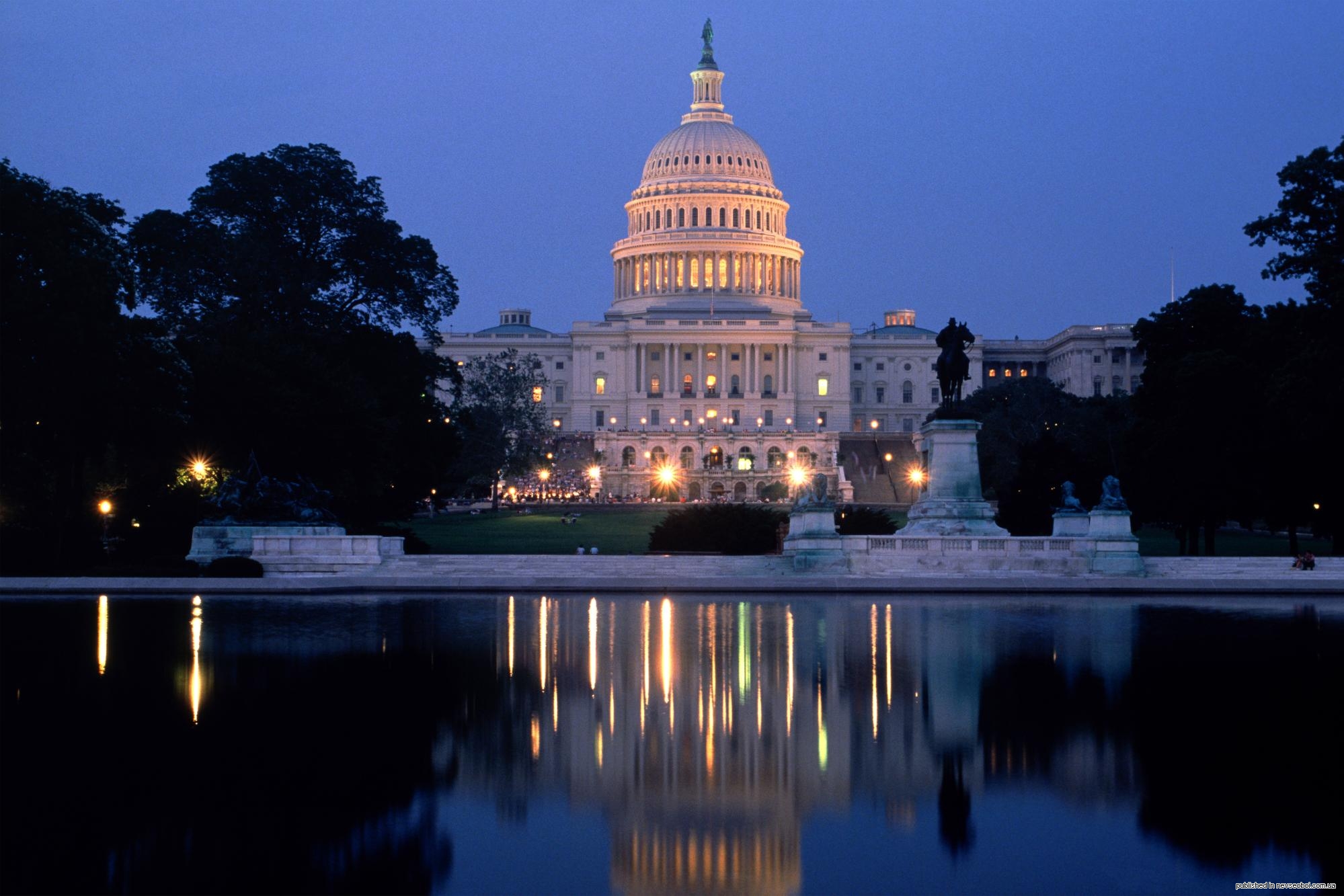Какая столица америки как называется. Капитолий США. Белый дом и Капитолий в Вашингтоне. Капитолий Америка Вашингтон.