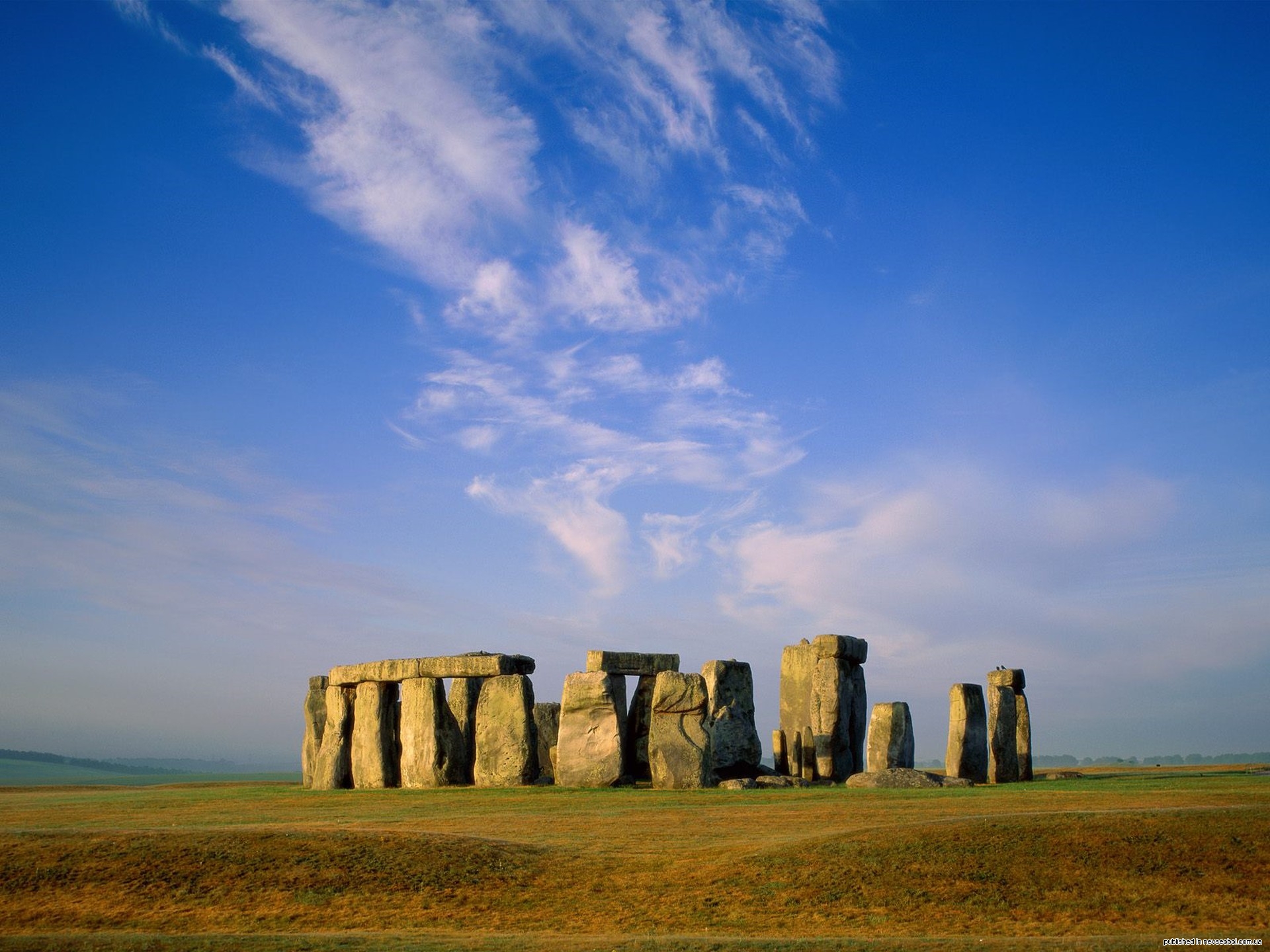 The famous stonehenge. Стоунхендж, графство Уилтшир, Англия. 4. Стоунхендж, Англия. Стоунхендж в Уилтшире. Стоунхендж — Уилтшир, Англия достопримечательности.