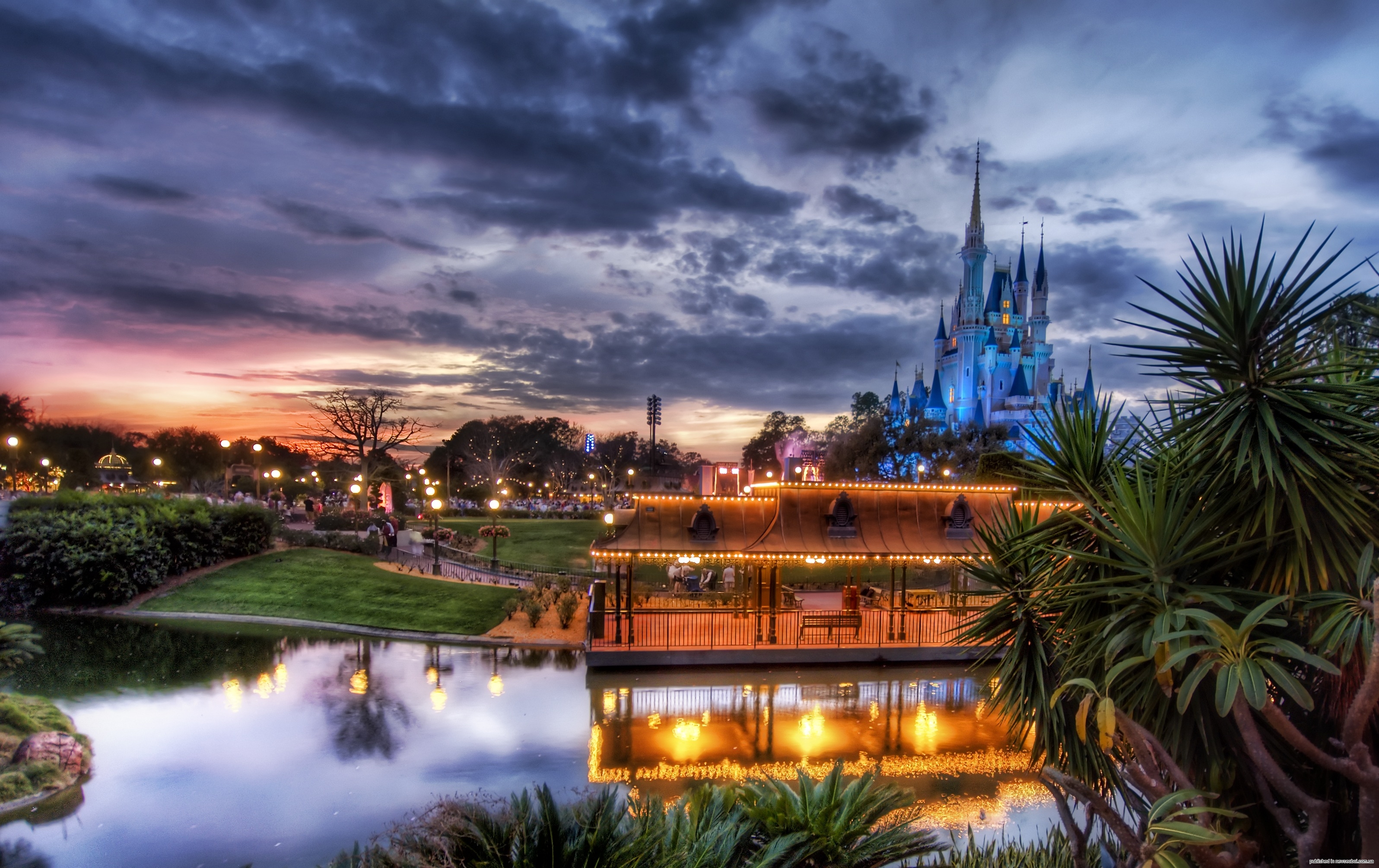 Живописный город. Диснейленд в Австралии. Орландо город в США природа. Disney World Park Orlando. Райский город.