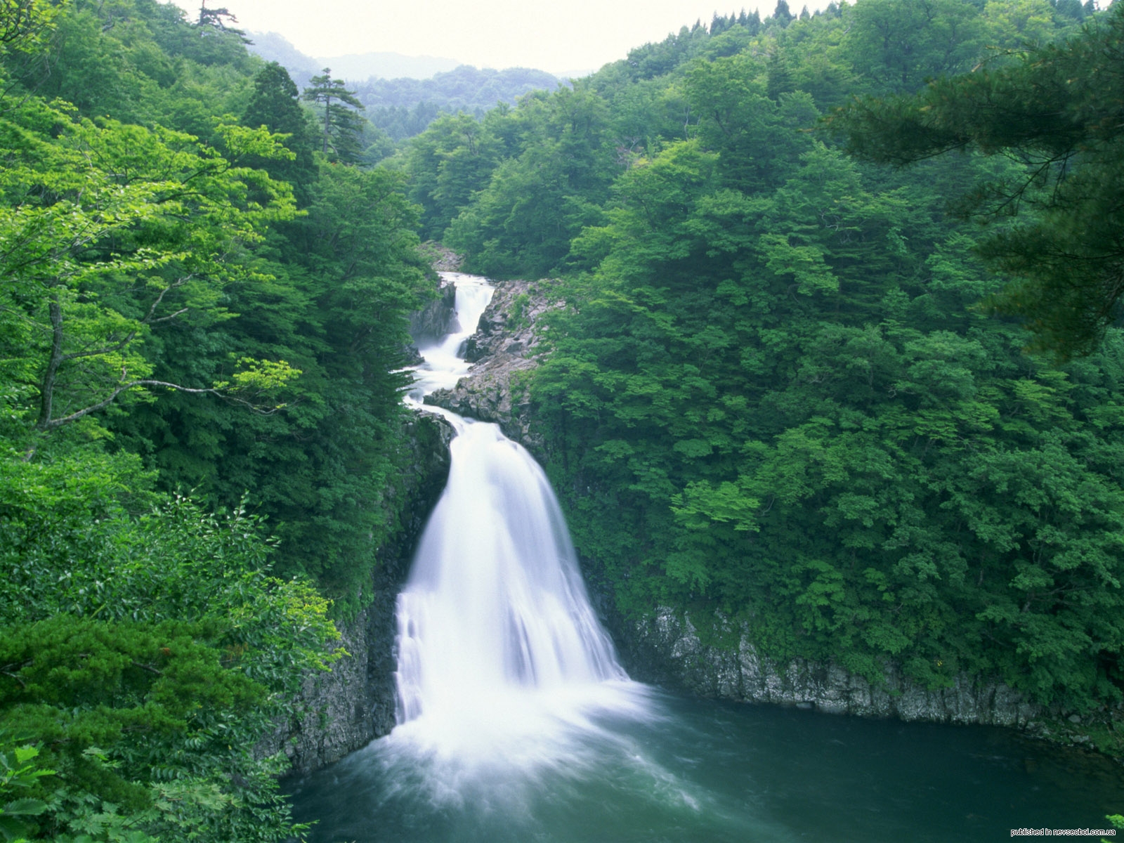 Природный потенциал японии. Горные реки Японии. Водопад Кэгон. Горные реки Японии тоне. Водопад в Японии.