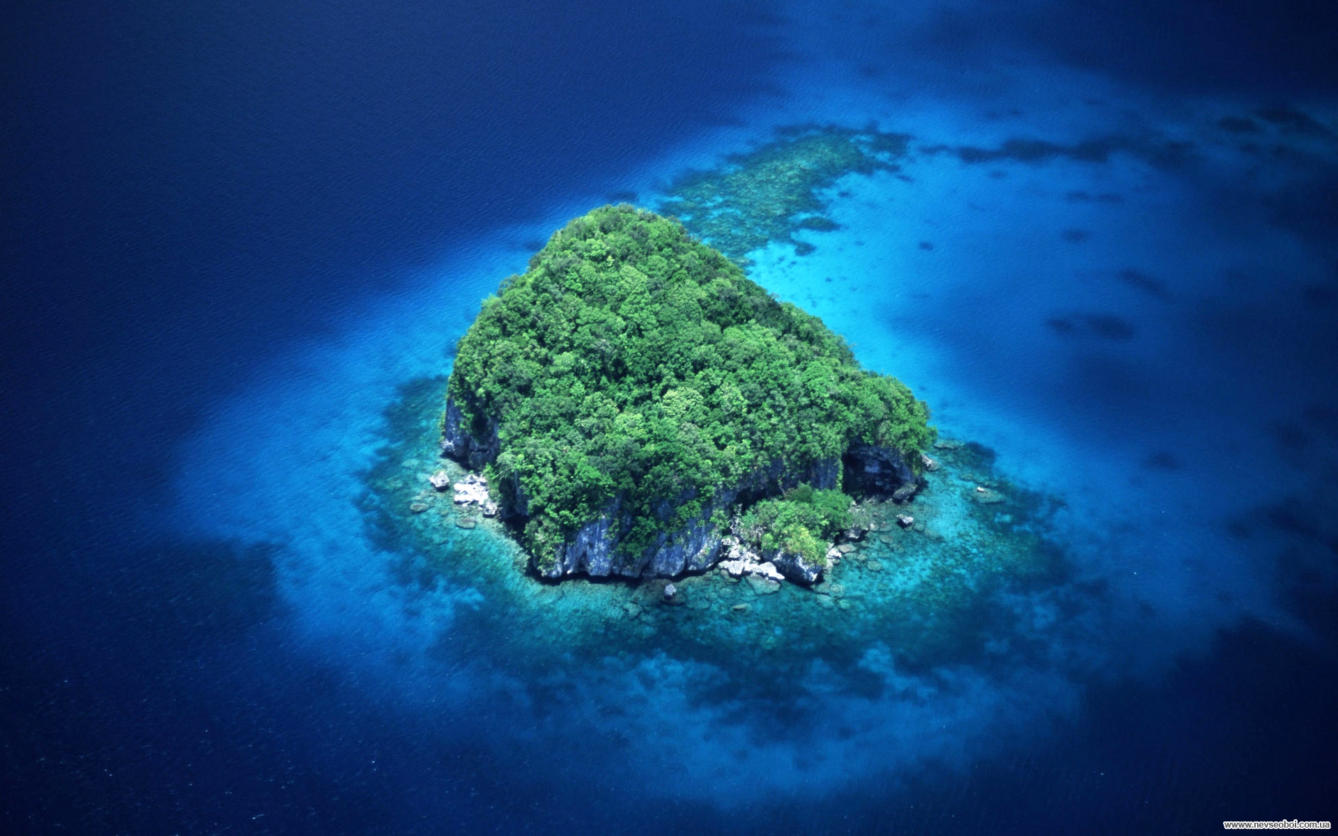 Островок. Острова Рюкю. Атолл Нукуоро в Микронезии. Каролинские острова Атолл. Остров Палау.