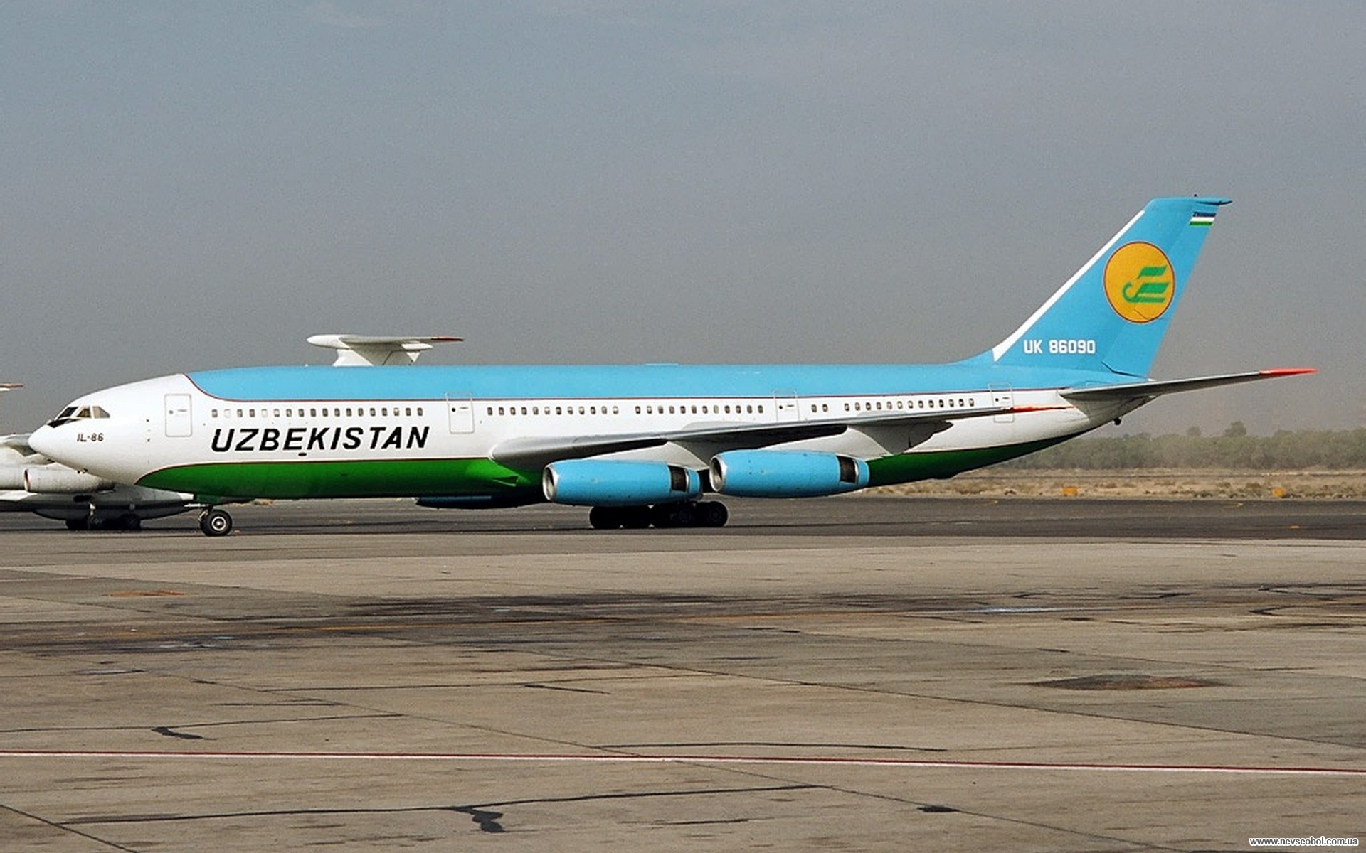 Узбекские линии. Ил 86 Uzbekistan Airways. Самолет ил 86 Узбекистан Эйрвейс. Uzbekistan Airways Боинг 747. Ил 114 узбекские авиалинии.