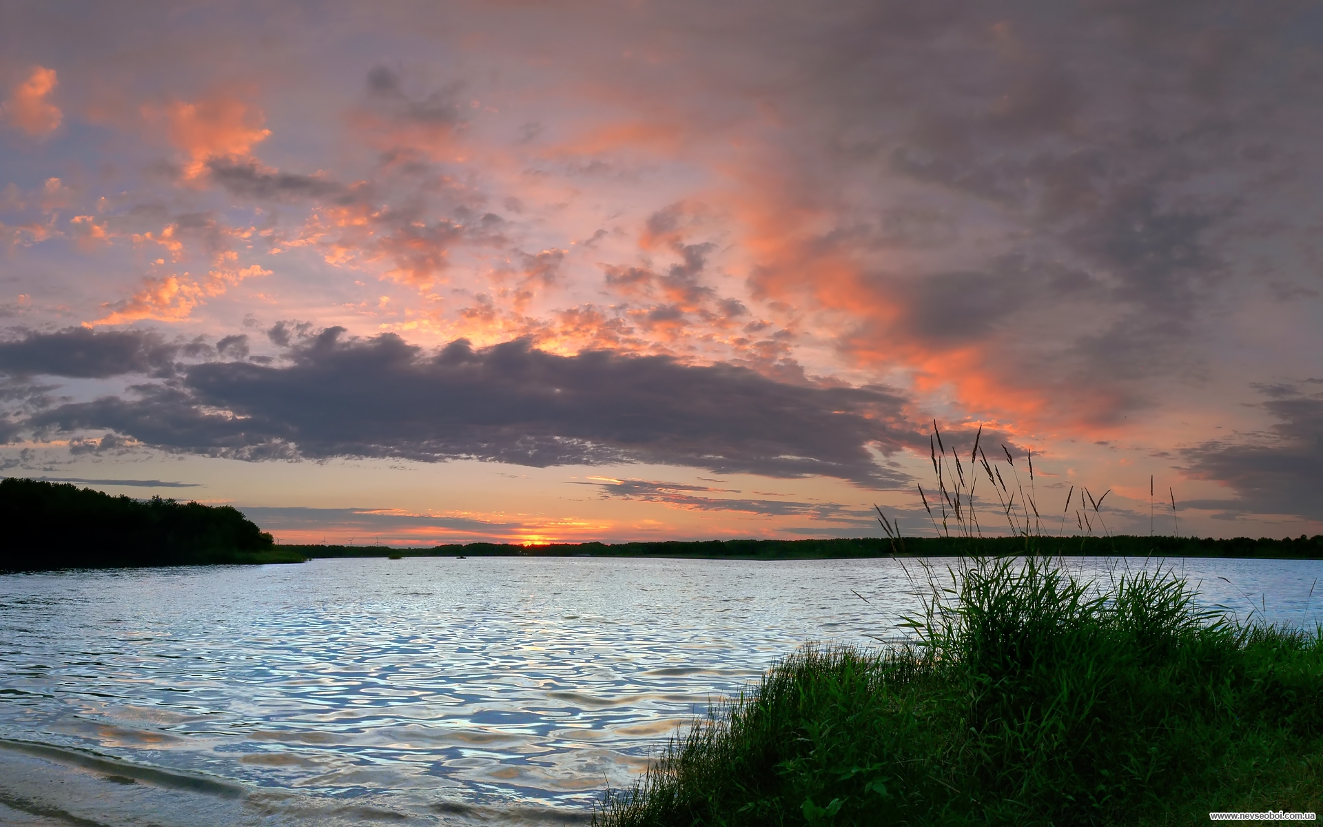 Озеро ильмень рыбалка. Озеро Ильмень Миасс. Озеро Ильмень панорама. Закат на озере Ильмень. Озеро Ильмень Челябинская область.