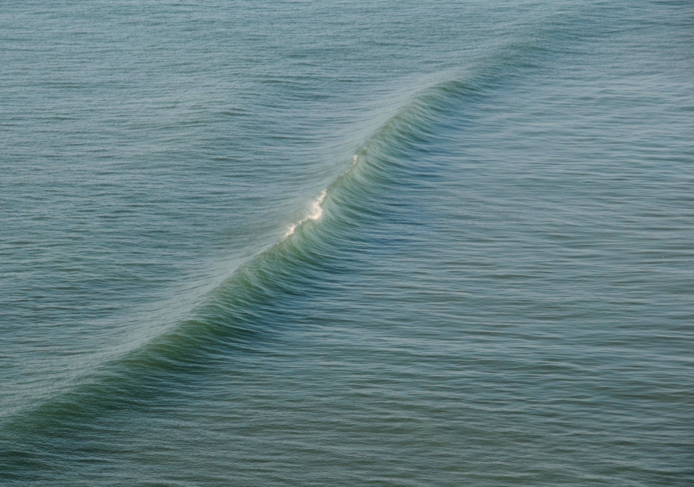 Волна на рида. Сейши на Азовском море. Сейши волны. Сейши стоячие волны. Маленькие волны.