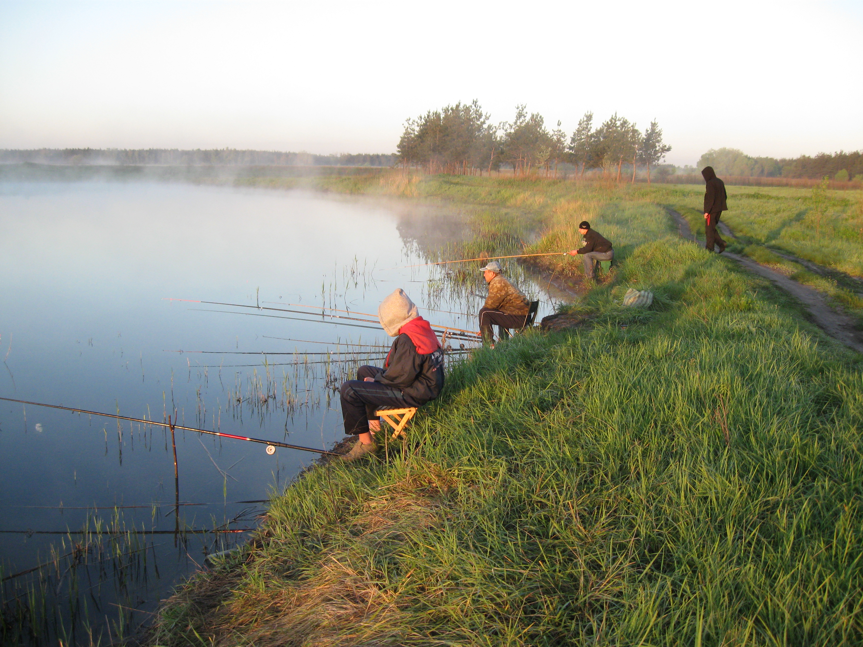 Рыбалка на столбовой. Дулово рыбалка Чеховский район. Природа рыбалка. Красивые места для рыбалки. Рыбак на природе.