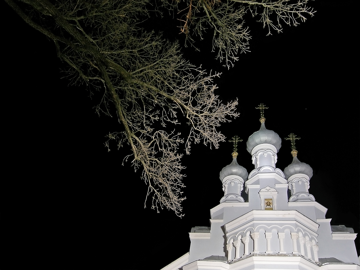Біла церква церкви. Храм на темном фоне. Православие храм. Православные храмы на темном фоне. Обои на рабочий стол храмы православные.