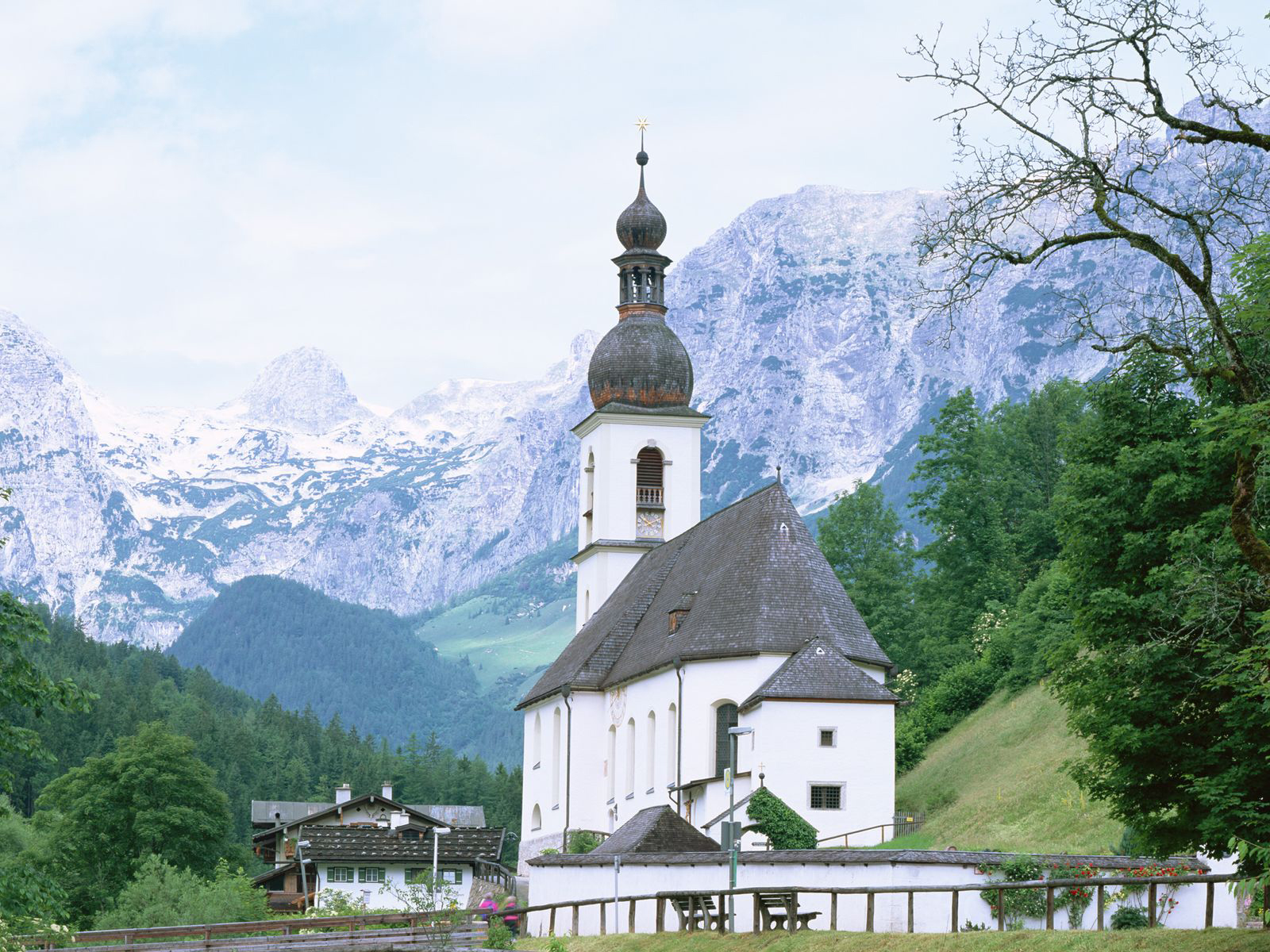 Православные храмы европы. Православная Церковь в Швейцарии. Celle Germany Церковь. Европейская церквушка.