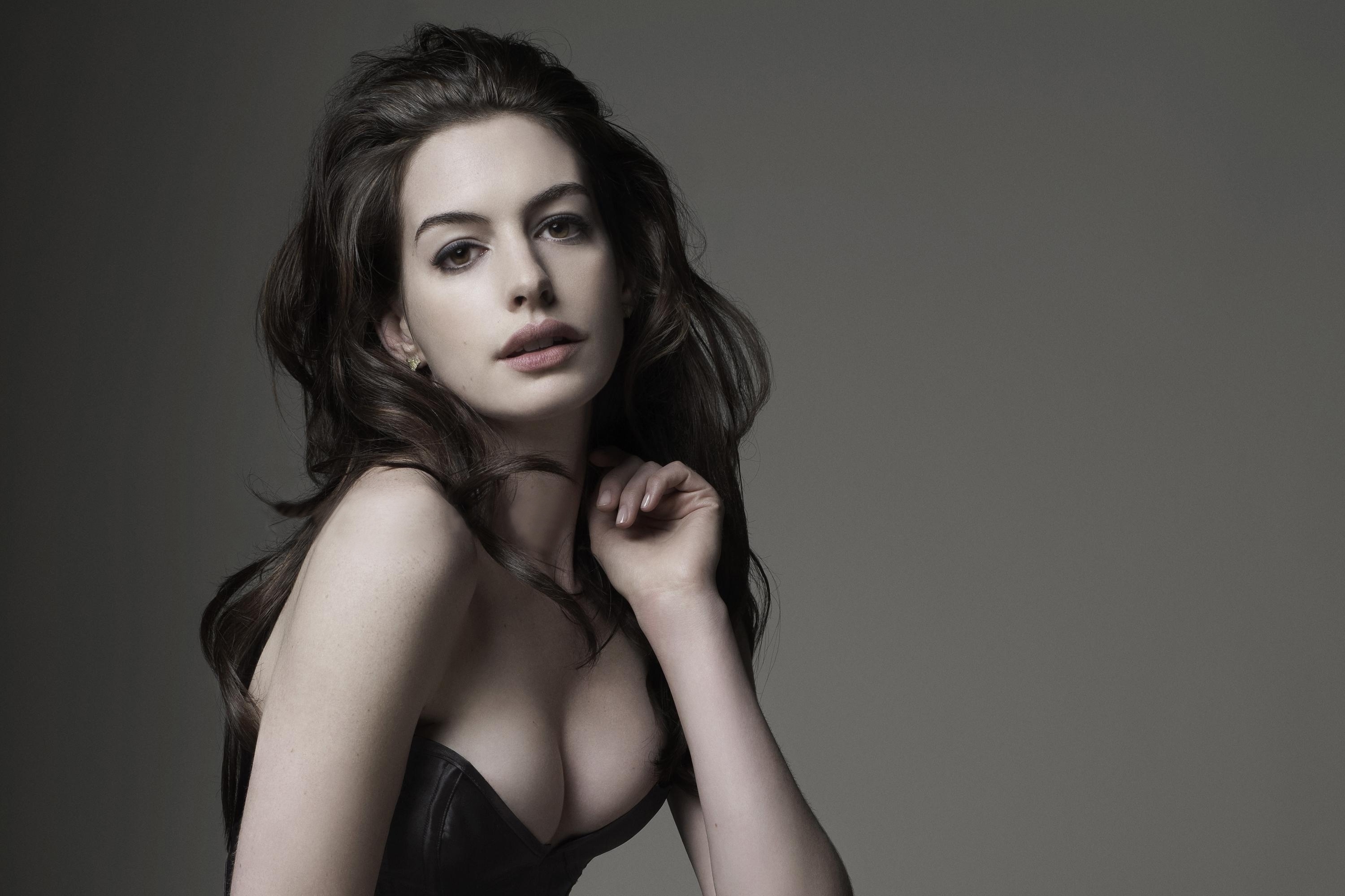 Ann hat. Энн Хэтэуэй горячее. Anne Hathaway / Энн Хэтэуэй слив. Энн Хэтэуэй фотосессия Максим. Актриса Энн Хэтэуэй голая.